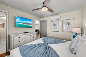 3 bedrooms, iron/ironing board, free WiFi, bed sheets - NEW! Holiday House | Steps to Siesta Beach, Pet Friendly, Walk to Village (Siesta Key)