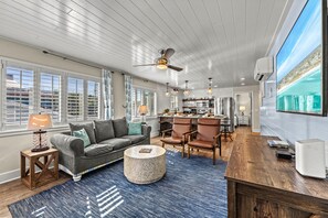 Smart TV - NEW! Holiday House | Steps to Siesta Beach, Pet Friendly, Walk to Village (Siesta Key)