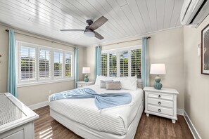 3 bedrooms, iron/ironing board, free WiFi, bed sheets - NEW! Holiday House | Steps to Siesta Beach, Pet Friendly, Walk to Village (Siesta Key)