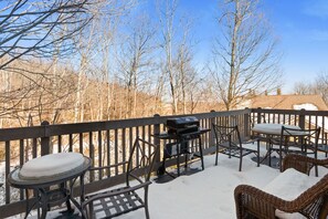 Outdoor dining - Entire place-Wlk2Camelback-Ski-Hike-Tubing Pocono Mountains (Tannersville)