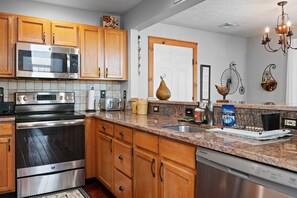 Private kitchen - Entire place-Wlk2Camelback-Ski-Hike-Tubing Pocono Mountains (Tannersville)