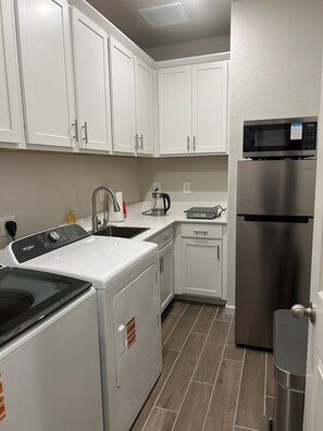 Private kitchen - New Deer Valley Home – Furnished Private Bedroom for Rent (Antioch)