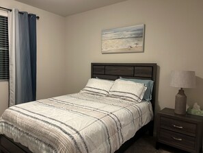 3 bedrooms, iron/ironing board, WiFi, bed sheets - New Deer Valley Home – Furnished Private Bedroom for Rent (Antioch)