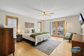 5 bedrooms, desk, iron/ironing board, free WiFi - Hot Tub | 5 Minutes to Wilmot Ski Resort  | Game Room (Twin Lakes)