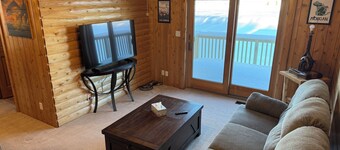 Front Row Seat to Great Lakes Freighters: The Rock Cut Retreat