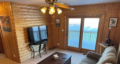 Front Row Seat to Great Lakes Freighters: The Rock Cut Retreat