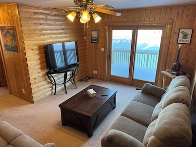 Front Row Seat to Great Lakes Freighters: The Rock Cut Retreat