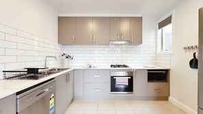 Fridge, microwave, oven, stovetop - 2025 New Built/Near Melton Station/Near Shopping Centre/Play (Melton South)