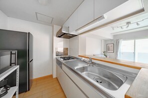 Apartment | Private kitchen | Fridge, microwave, stovetop, highchair - E-US NAEBO STATION 207 (Sapporo)