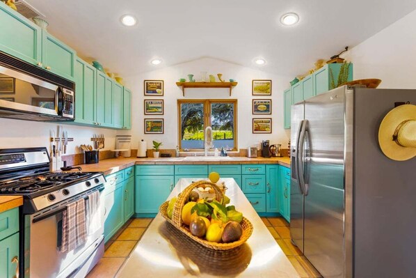 Fridge, microwave, stovetop, coffee/tea maker