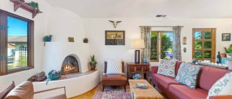 Smart TV, fireplace, books