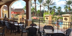 Outdoor dining - 10 miles to Disney, Water Slides, Lazy River, Arcade Room, Restaurant & bar on site, Spa and more! (Davenport)