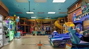 Games room - 10 miles to Disney, Water Slides, Lazy River, Arcade Room, Restaurant & bar on site, Spa and more! (Davenport)