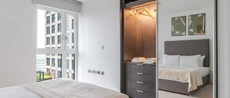 2 habitaciones, tabla de planchar con plancha, wifi y ropa de cama