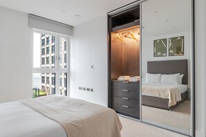 2 bedrooms, iron/ironing board, WiFi, bed sheets - Blueground | Whitechapel, fitness center, nr Tower of London (London)