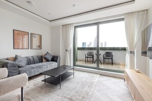 TV, stereo - Blueground | Southwark, rooftop, nr Tower Bridge (London)