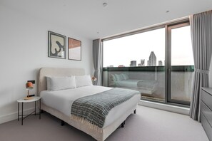 Iron/ironing board, WiFi, bed sheets - Blueground | Southwark, rooftop, nr Tower Bridge (London)