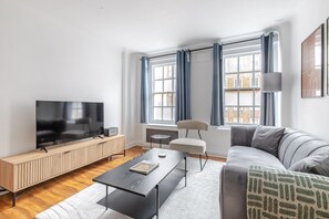 TV, stereo - Blueground | St George's Fields, view, nr Hyde Park (London)