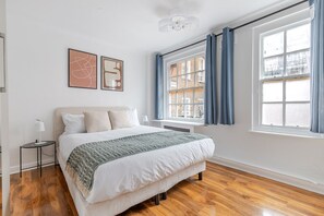 Iron/ironing board, WiFi, bed sheets - Blueground | St George's Fields, view, nr Hyde Park (London)