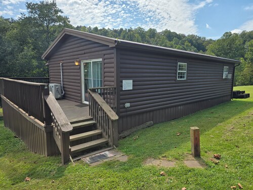 Lake front, Charming 2-bedroom cabin at  Statts Mills Campground