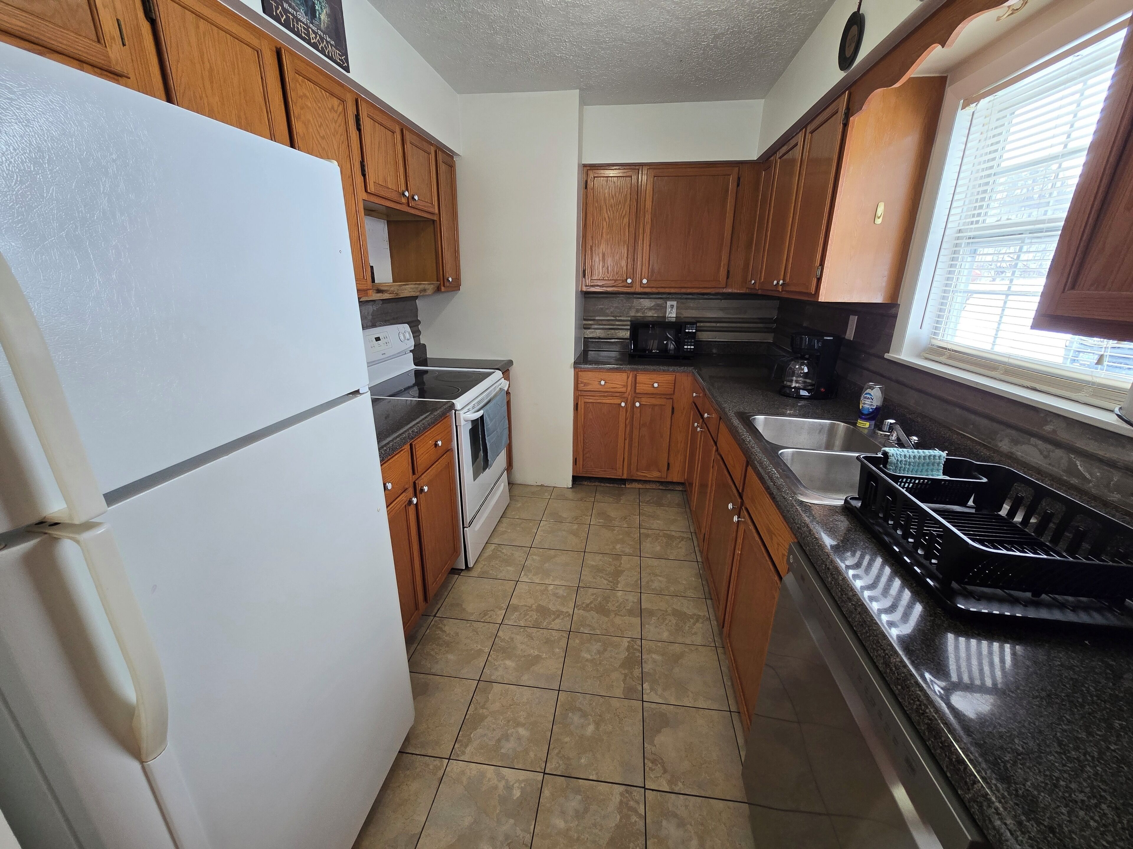 Køleskab, mikrobølgeovn, ovn, kogeplade