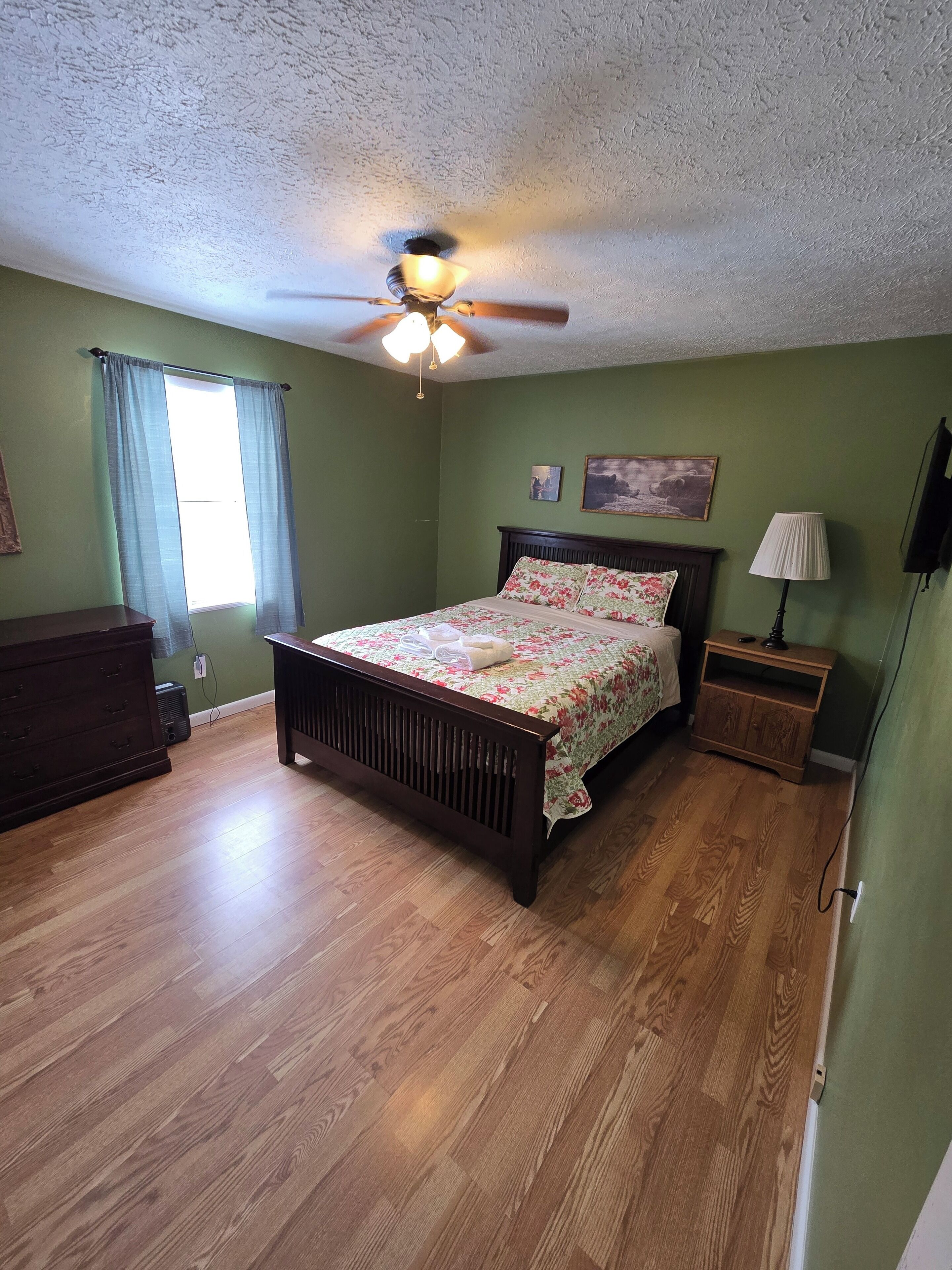 Silitysrauta/-lauta, ilmainen Wi-Fi, vuodevaatteet