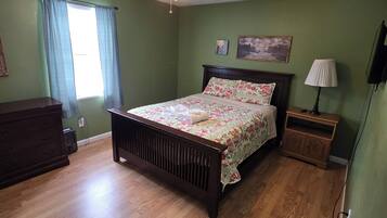 Silitysrauta/-lauta, ilmainen Wi-Fi, vuodevaatteet