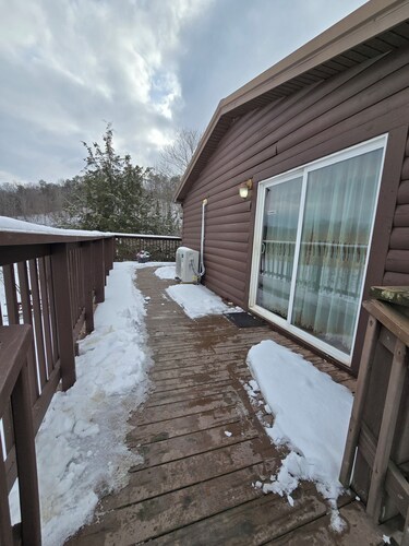 Lake front, Charming 2-bedroom cabin at  Statts Mills Campground