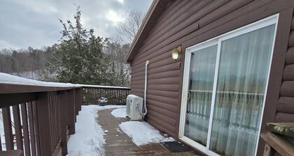 Lake front, Charming 2-bedroom cabin at Statts Mills Campground