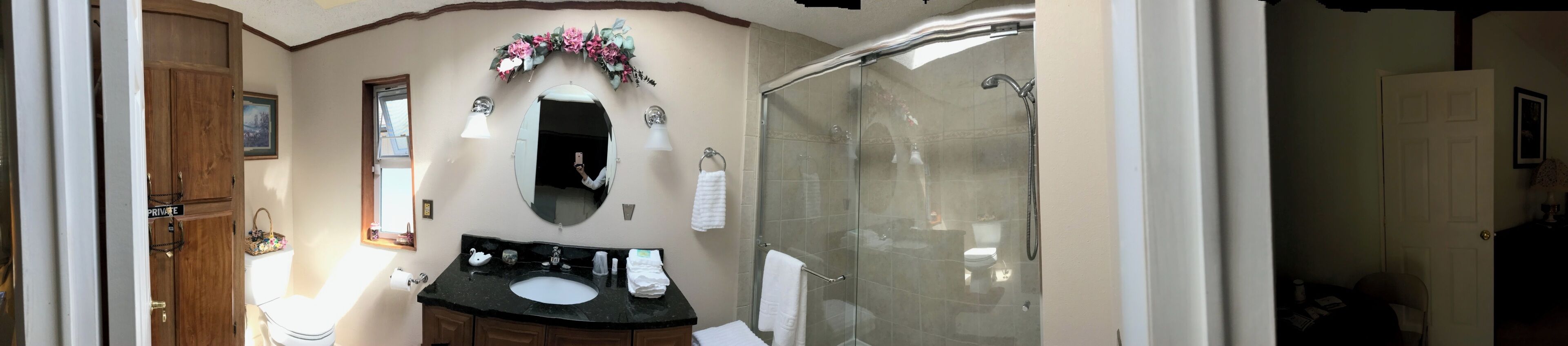 Dusche, Handtücher, Seife, Toilettenpapier