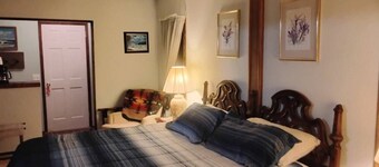 Tranquil 1-bedroom bungalow in charming Forks perfect for getaway