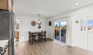 Interior - Beautiful 4-bedroom house with AC in tranquil Yakima (Yakima)