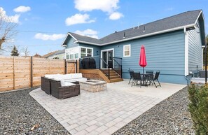 Outdoor dining - Beautiful 4-bedroom house with AC in tranquil Yakima (Yakima)