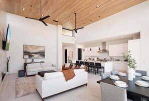 Smart TV, fireplace, offices - Nyx - Near Troon North Golf & Scottsdale Quarter (Scottsdale)
