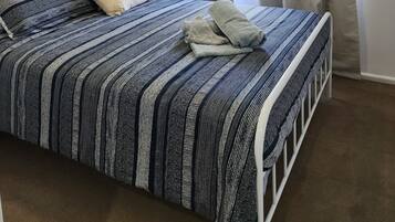 Iron/ironing board, WiFi, bed sheets