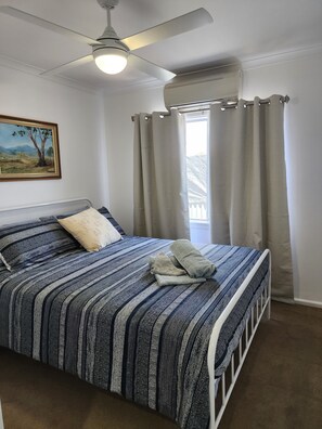 Bügeleisen/Bügelbrett, WLAN, Bettwäsche