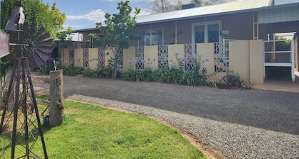 Anderlon House
Plenty of off road parking for cars, trailers, workutes & c'vans