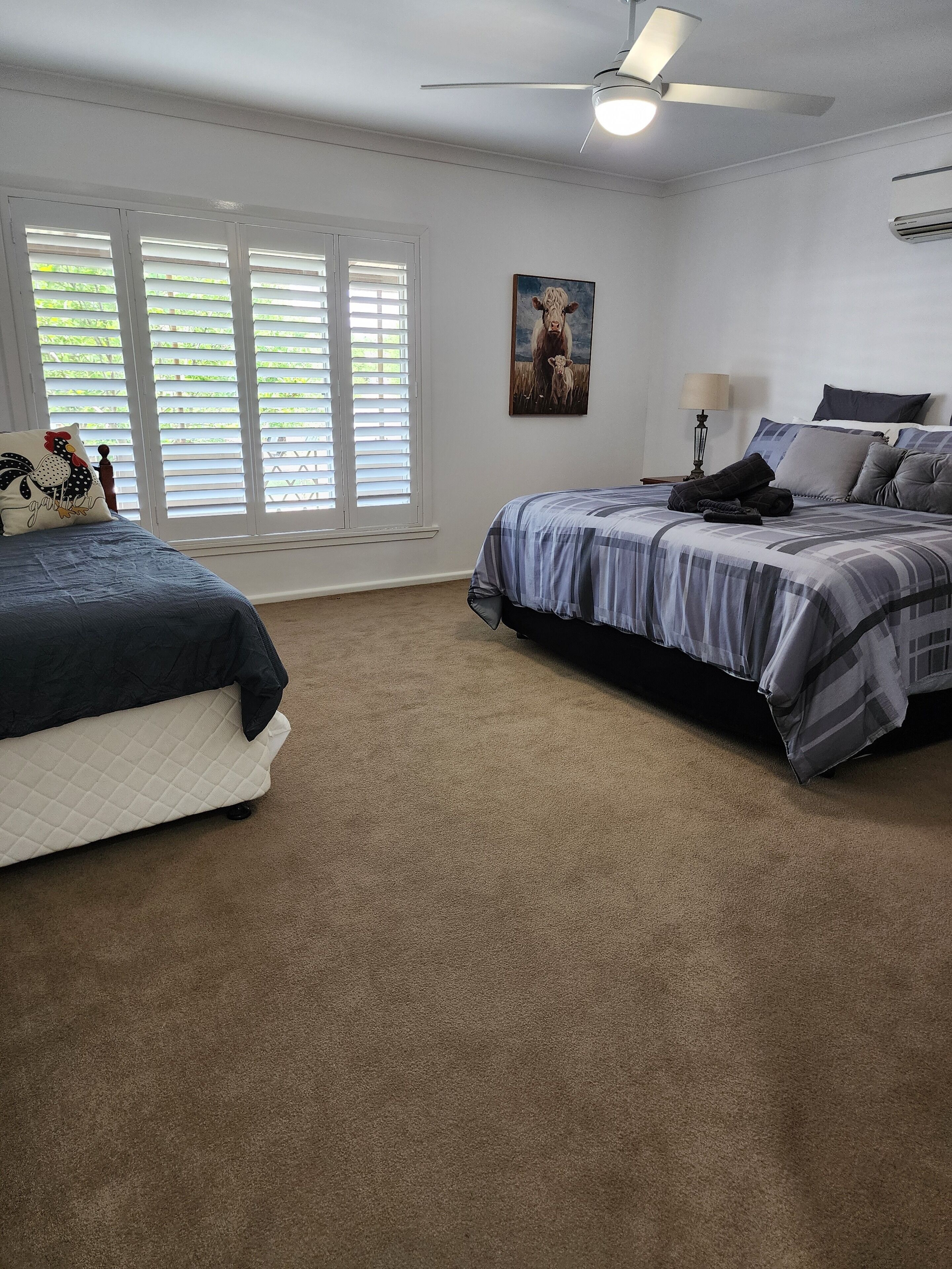 4 bedrooms, iron/ironing board, WiFi, bed sheets