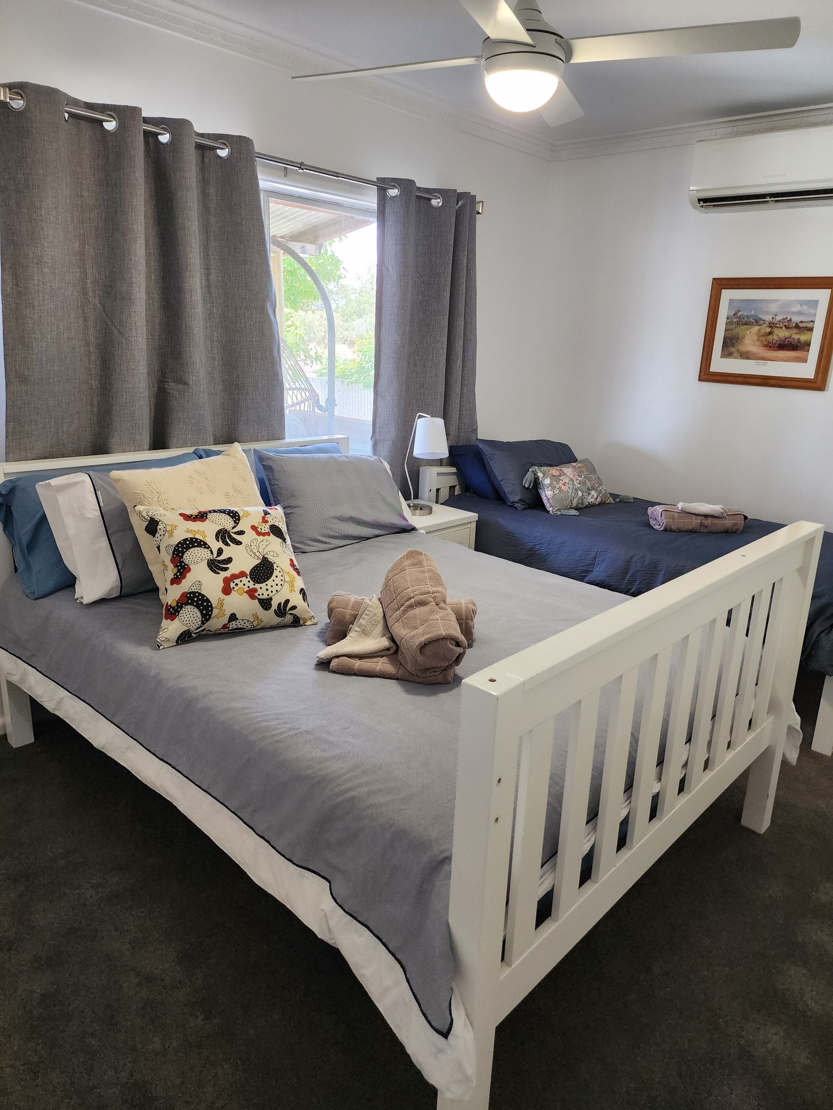4 bedrooms, iron/ironing board, WiFi, bed sheets