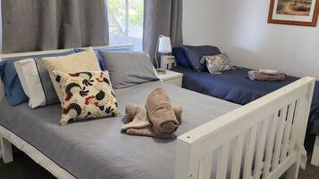 4 bedrooms, iron/ironing board, WiFi, bed sheets