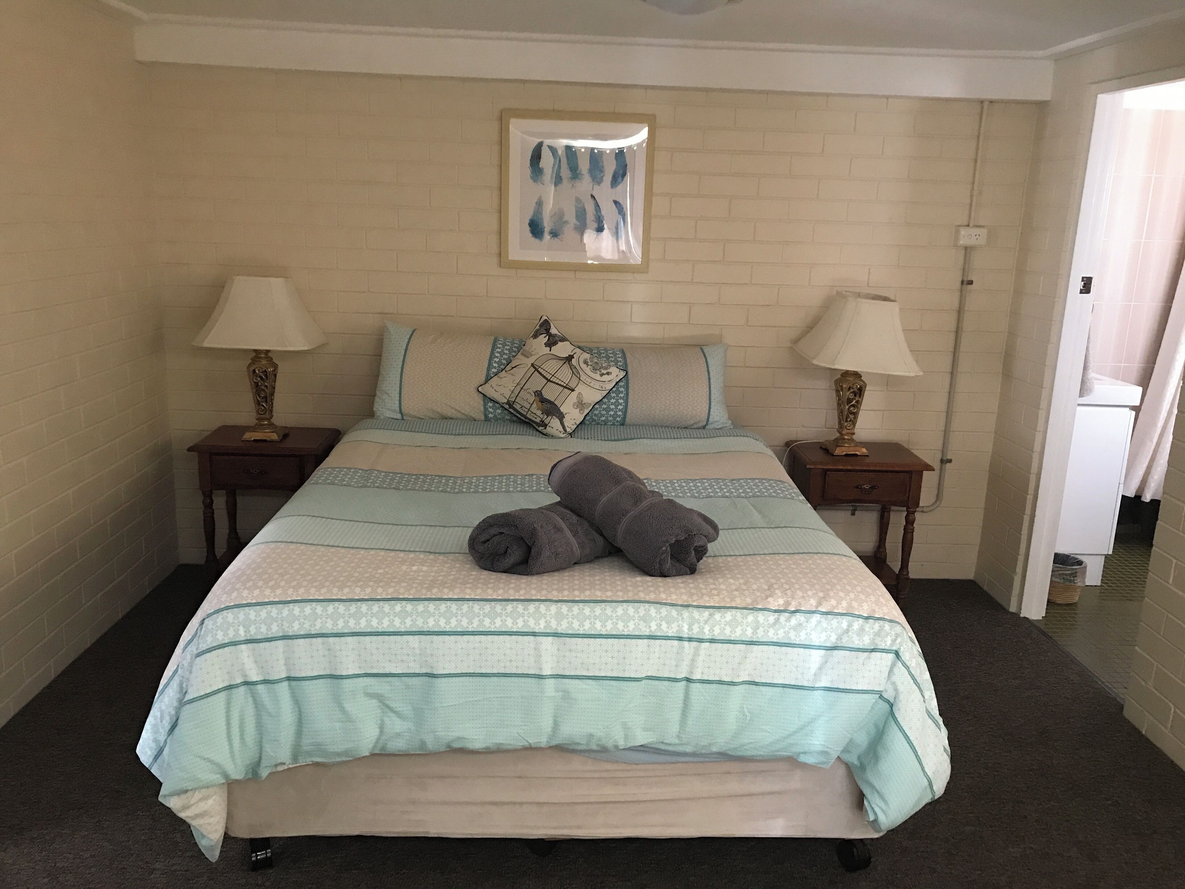 2 bedrooms, iron/ironing board, bed sheets