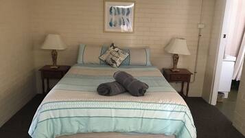 2 bedrooms, iron/ironing board, bed sheets