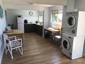 Private kitchen - Blackwood Hideaway (Augusta)