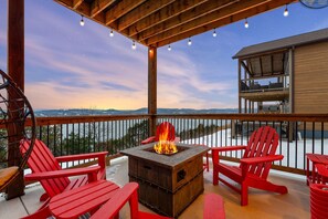 Property grounds - Luxury Lakeview Retreat • Hot Tub • Gameroom • Sleeps 22 (Kimberling City)