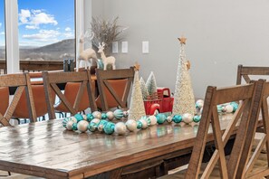 Dining - Luxury Lakeview Retreat • Hot Tub • Gameroom • Sleeps 22 (Kimberling City)