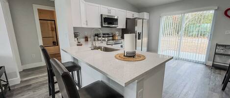 Horno, placa de cocina y lavavajillas