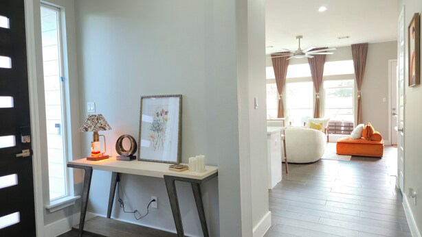 A modern living room with a white sofa, a coffee table, and a ceiling fan. - Private Pool at Pershing Flat. 3BR Sleeps 9. 10 mins from NRG . Huge backyard (Houston)