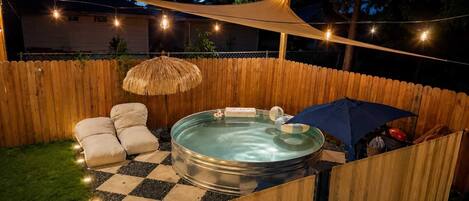 Outdoor spa tub
