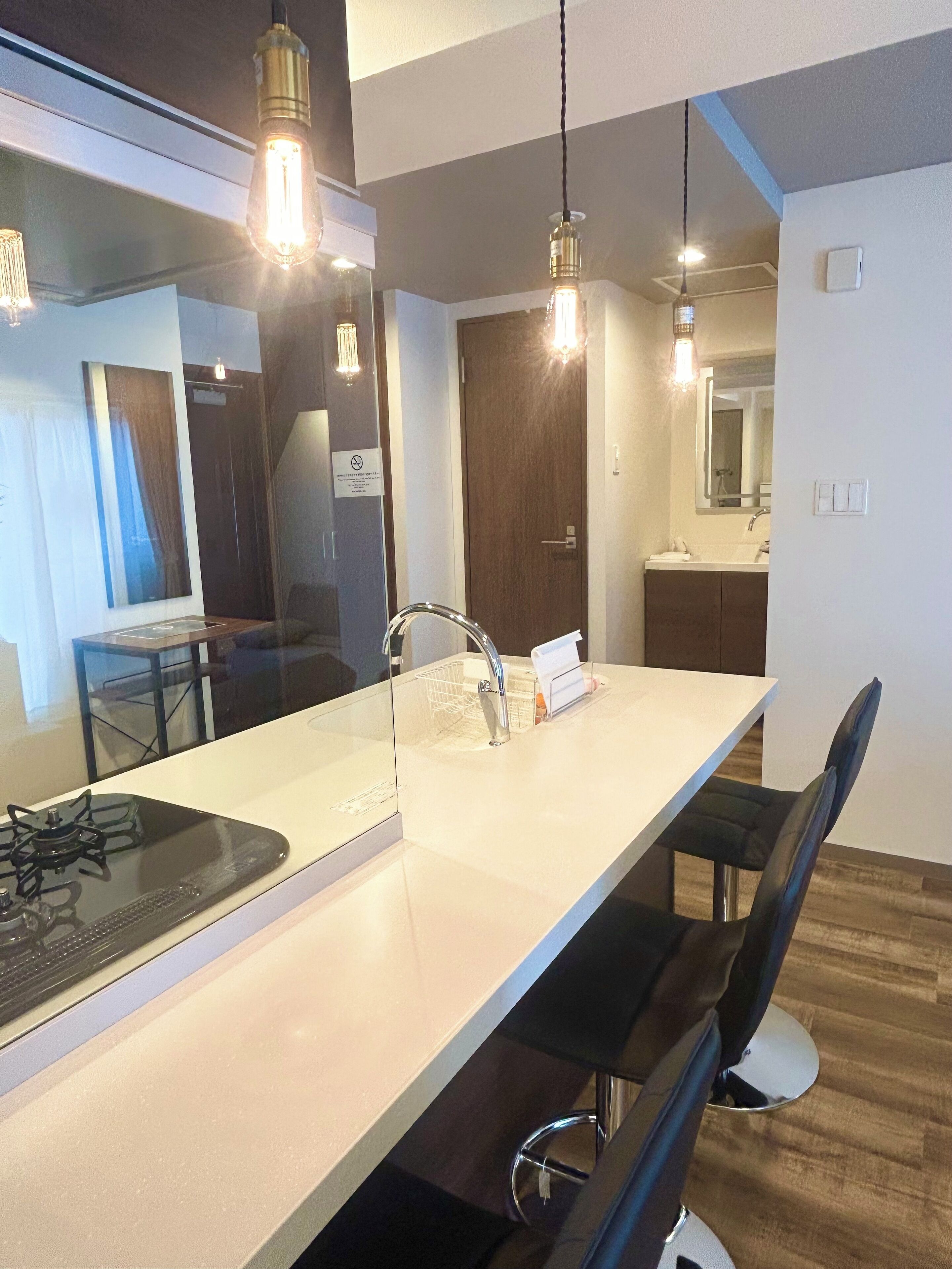 Private kitchen | Fridge, microwave, stovetop, cookware/dishes/utensils