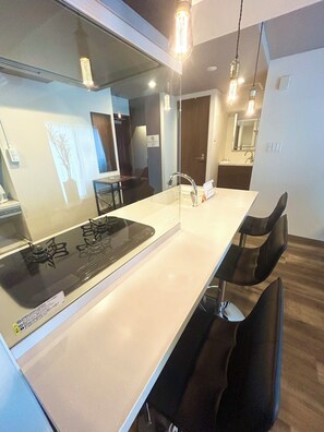 ครัวส่วนตัว | ตู้เย็น, ไมโครเวฟ, เตาประกอบอาหาร, หม้อหุงข้าว